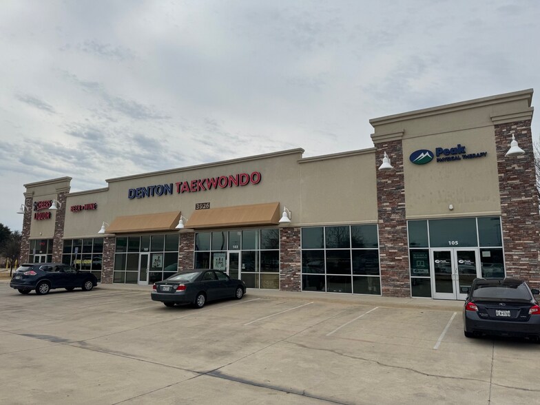 3926 Teasley Ln, Denton, TX à louer - Photo de l’immeuble – Image 2 sur 7