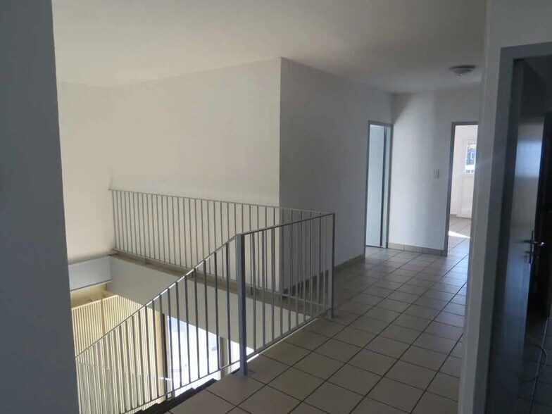 Bureau dans Saint-Priest-en-Jarez à louer - Photo intérieure – Image 3 sur 5