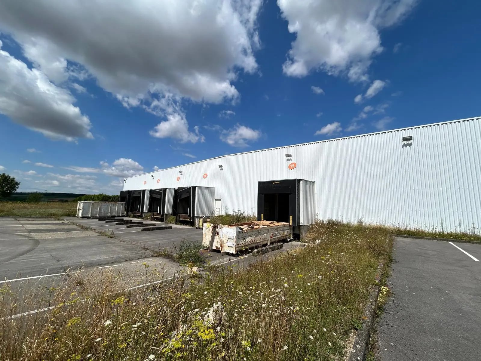 Industriel/Logistique dans Moreuil à louer Photo de l’immeuble– Image 1 sur 4