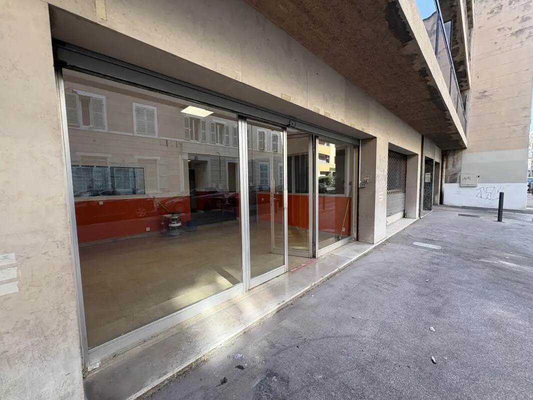 Local commercial dans Marseille à louer Photo de l’immeuble– Image 1 sur 19