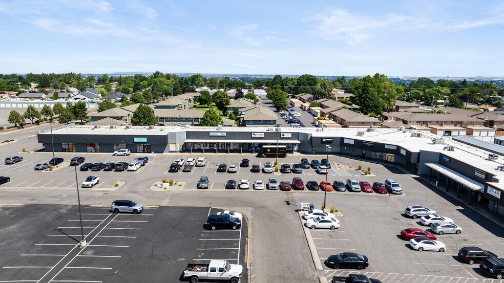 3180 W Clearwater Ave, Kennewick, WA à louer - Photo de l’immeuble – Image 2 sur 8