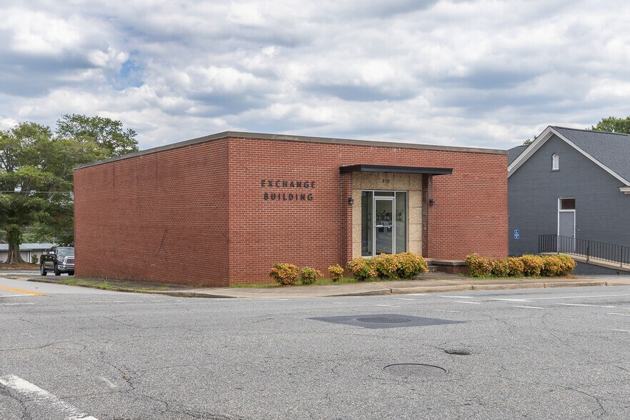 210 N McDuffie St, Anderson, SC à louer - Photo de l’immeuble – Image 2 sur 27