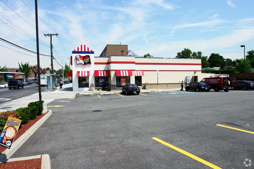 15805 Union Tpke, Fresh Meadows, NY à louer - Photo de l’immeuble – Image 2 sur 2