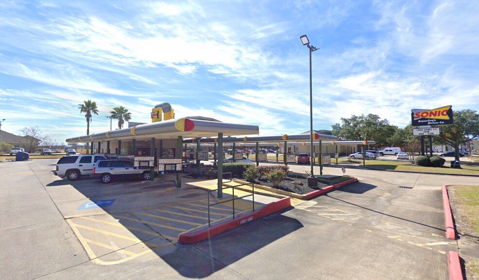 11110 Scarsdale Blvd, Houston, TX à louer - Photo de l’immeuble – Image 1 sur 6