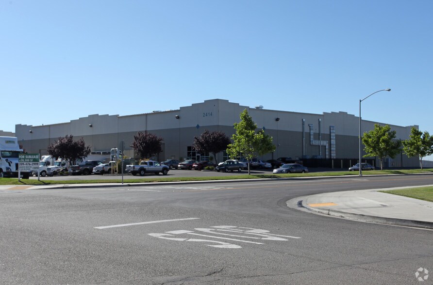 2414 Boeing Way, Stockton, CA à louer - Photo de l’immeuble – Image 1 sur 7