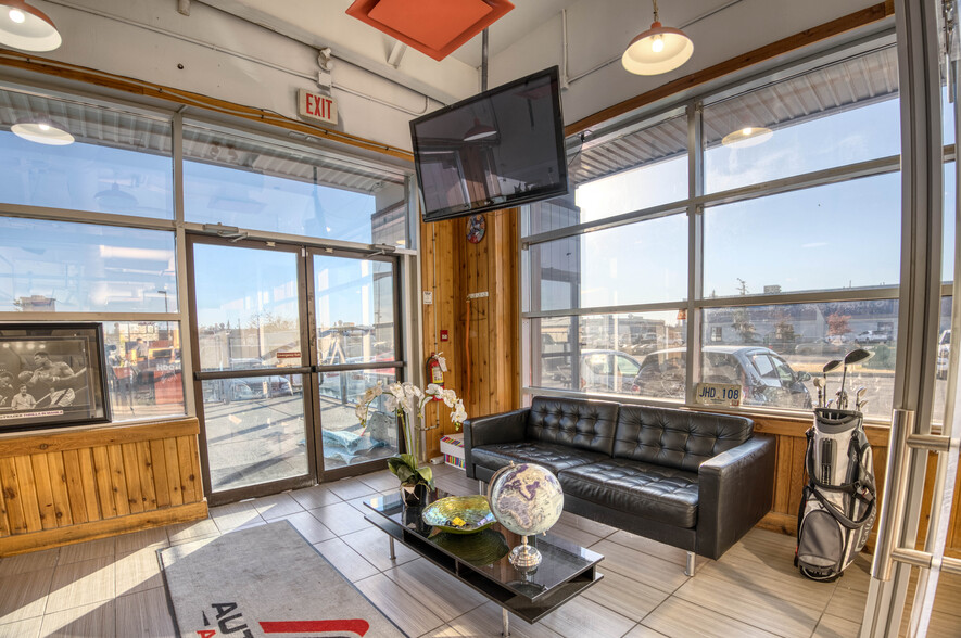 2730 23 St NE, Calgary, AB à vendre - Photo intérieure – Image 3 sur 17