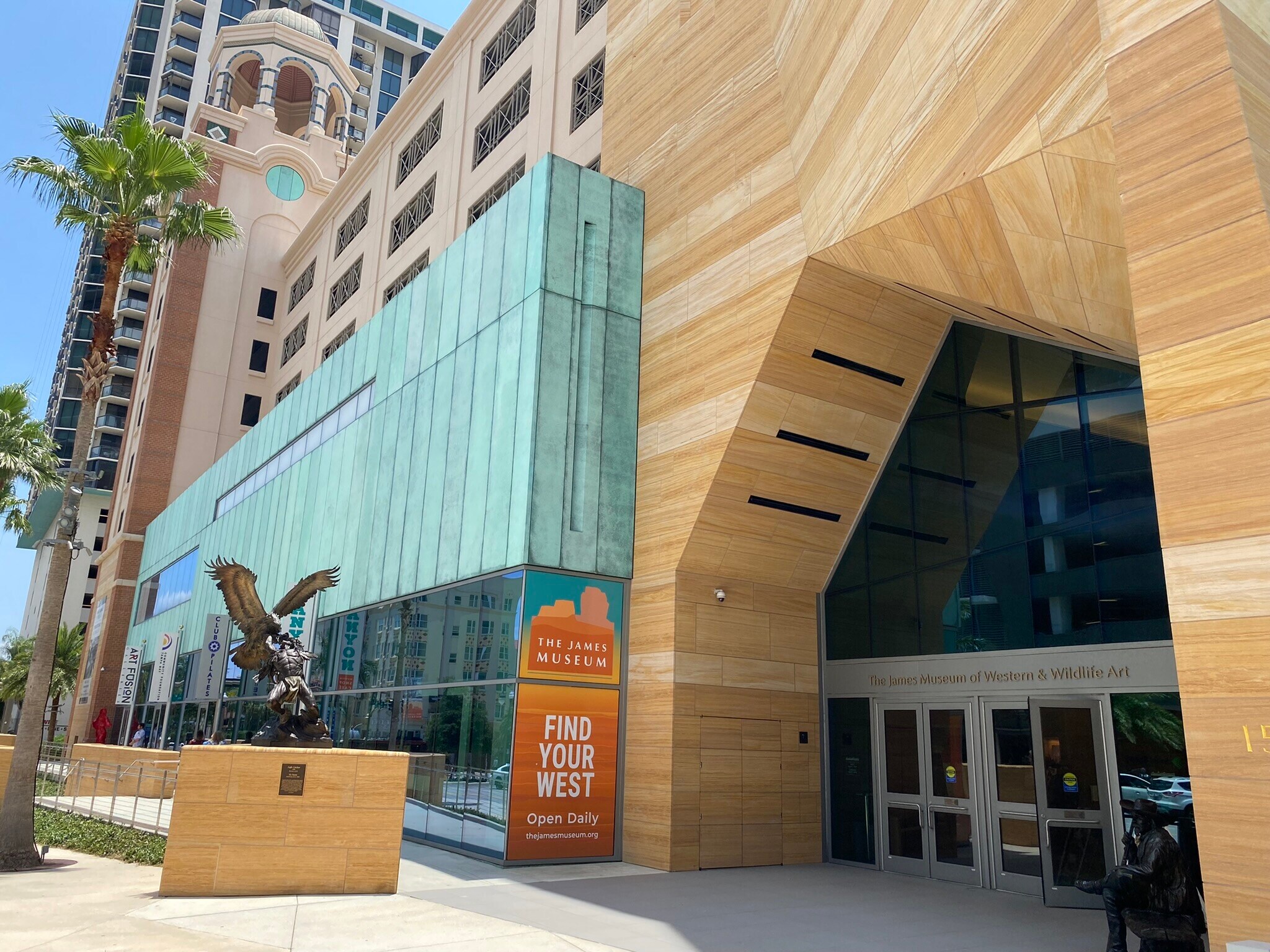 55 1st Street South, Saint Petersburg, FL à louer Photo de l’immeuble– Image 1 sur 7