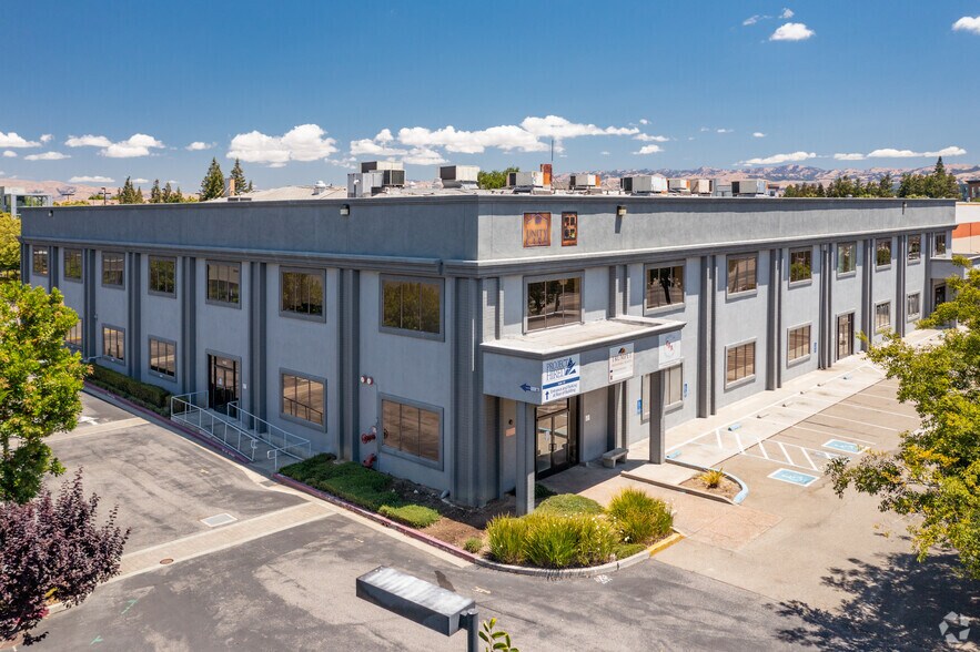 1401 Parkmoor Ave, San Jose, CA à louer - Photo principale – Image 1 sur 8