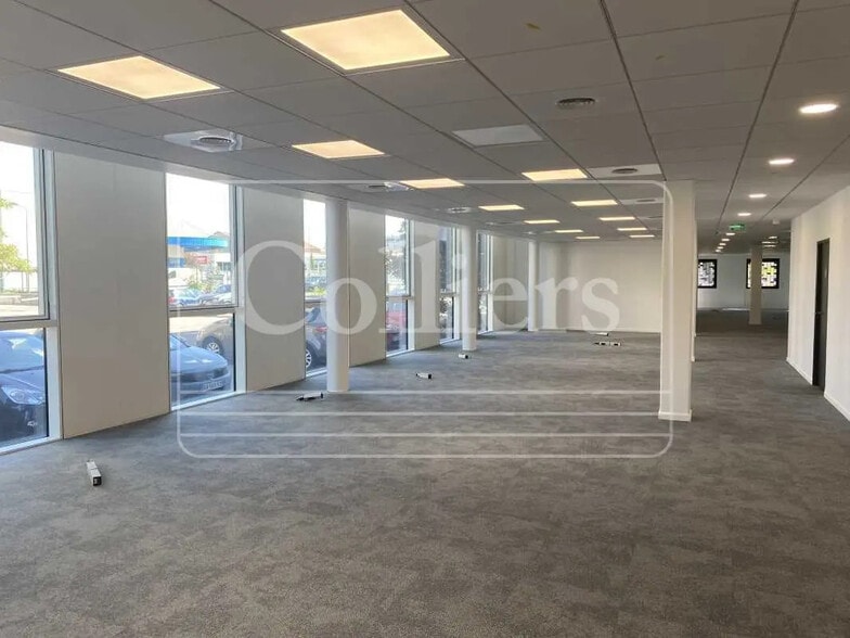 Local d’activités dans Villeurbanne à louer - Photo de l’immeuble – Image 3 sur 23