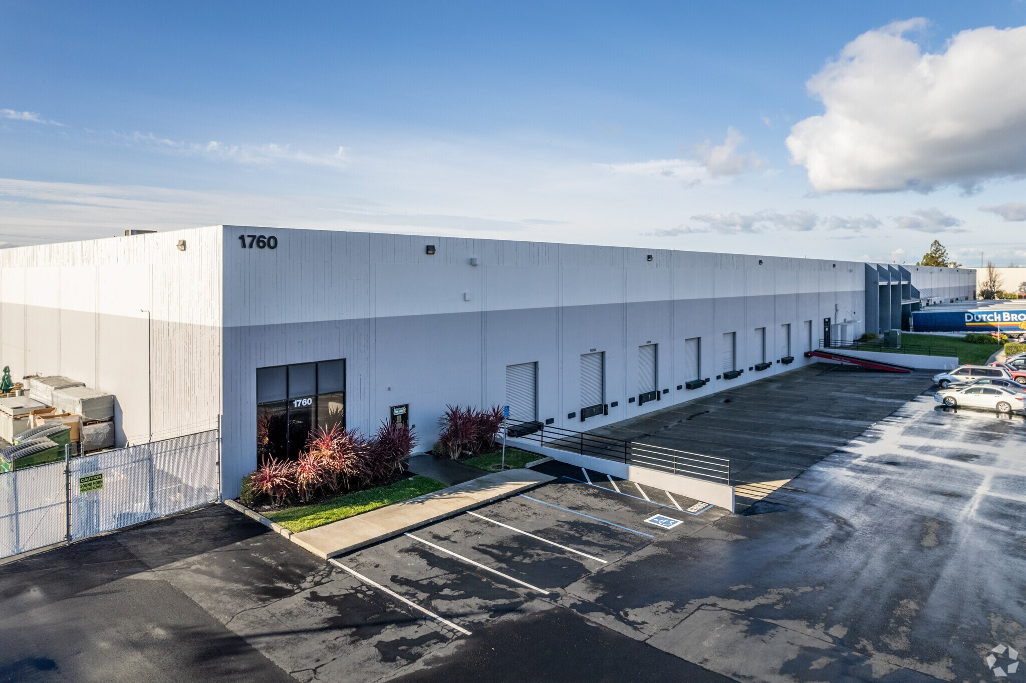 1740-1760 Enterprise Blvd, West Sacramento, CA à louer Photo de l’immeuble– Image 1 sur 11