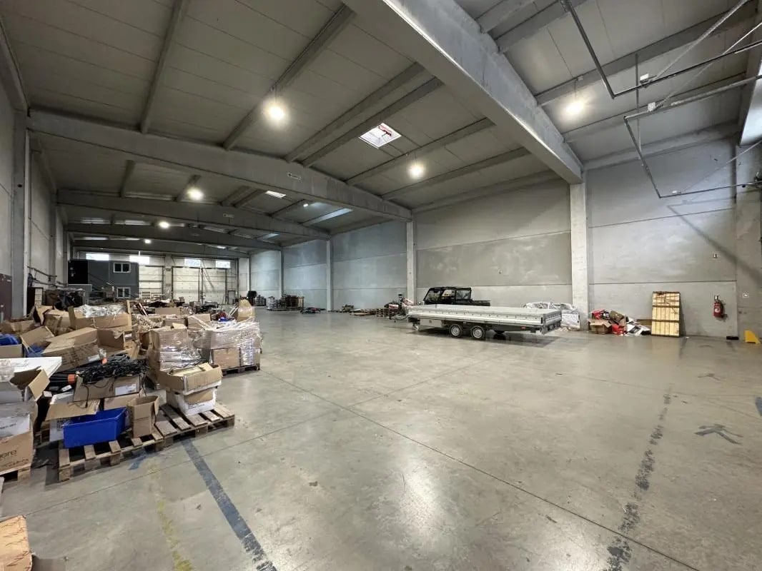 Local d’activités dans Puget-sur-Argens à louer Photo intérieure– Image 1 sur 11