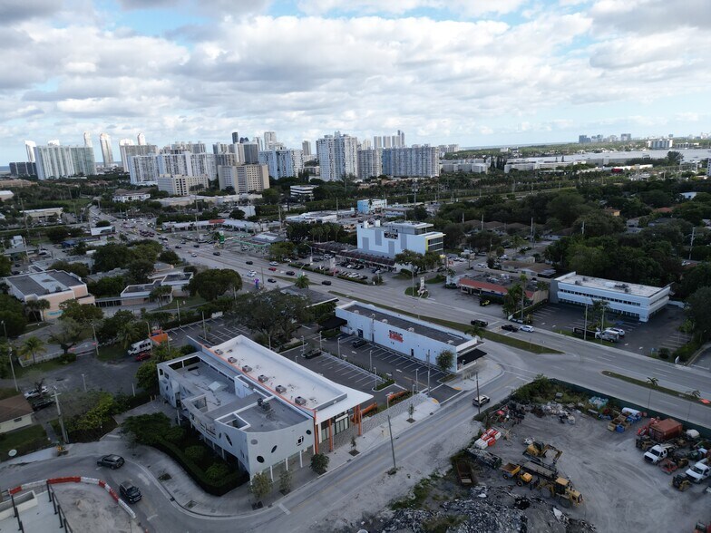 18651 NE 24th Pl, Miami, FL à vendre - Photo de l’immeuble – Image 2 sur 6