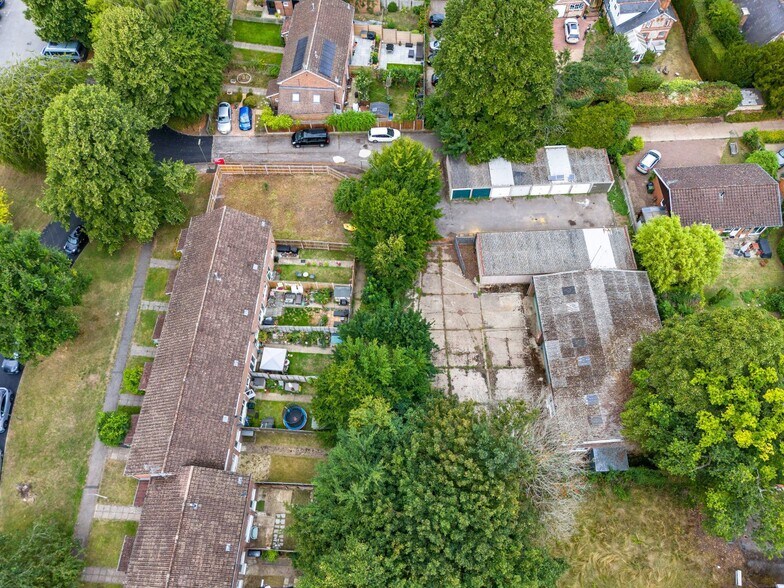 40-42 St. Martins Close, East Horsley à vendre - Aérien – Image 3 sur 7