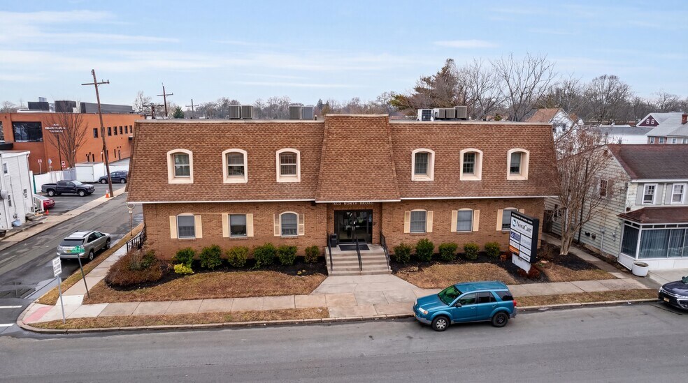 603 N Broad St, Woodbury, NJ à vendre - Photo de l’immeuble – Image 2 sur 11