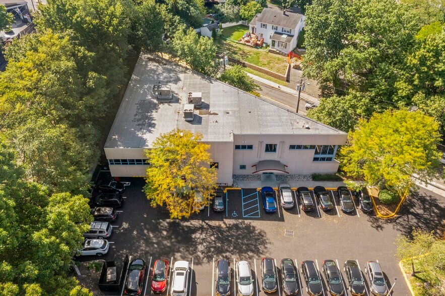 265 Ackerman Ave, Ridgewood, NJ à louer - Photo de l’immeuble – Image 2 sur 20