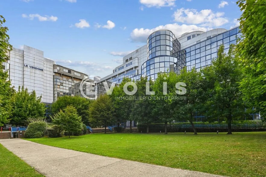 12-14 Rue Du Centre, Noisy-le-Grand à louer - Photo de l’immeuble – Image 1 sur 14