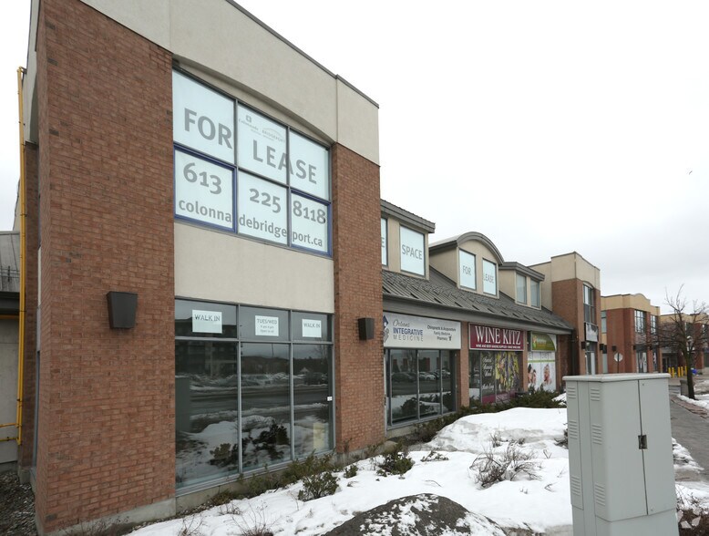 250 Centrum Blvd, Ottawa, ON à louer - Photo de l’immeuble – Image 3 sur 18