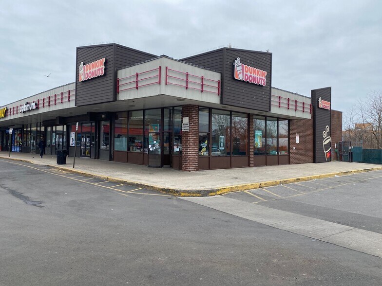 11020 Flatlands Ave, Brooklyn, NY à louer - Photo de l’immeuble – Image 2 sur 12