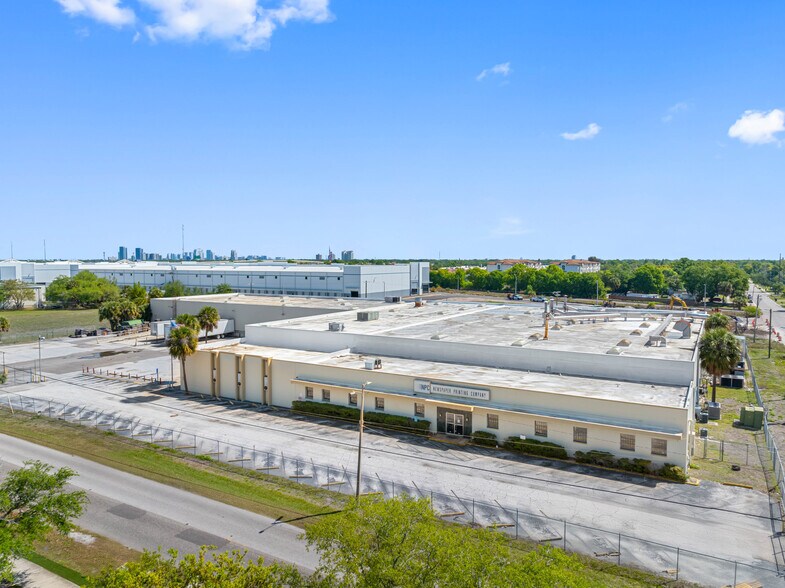 5210 S Lois Ave, Tampa, FL à vendre - Photo de l’immeuble – Image 2 sur 4