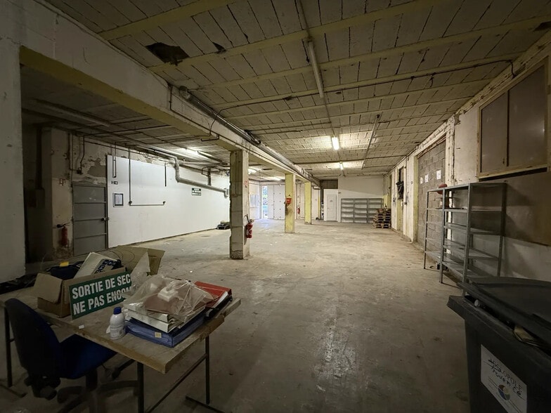 Local d’activités dans Rognac à louer - Photo intérieure – Image 1 sur 5