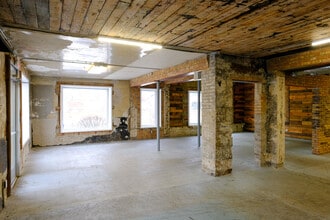 408 W Main St, Benton Harbor, MI à louer Photo intérieure– Image 2 sur 49