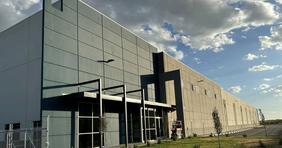 301 Pinnacle Rd, Laredo, TX à louer - Photo de l’immeuble – Image 1 sur 3