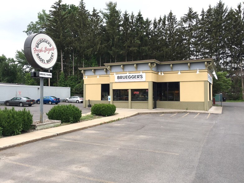 7601 Oswego Rd, Liverpool, NY à louer - Photo de l’immeuble – Image 3 sur 12
