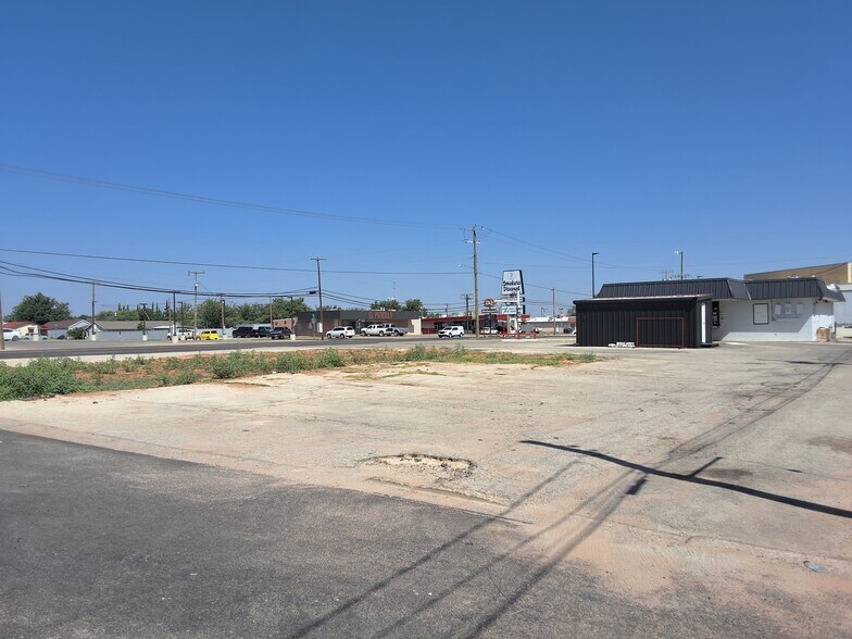 906 N Main St, Andrews, TX à louer - Photo de l’immeuble – Image 2 sur 2