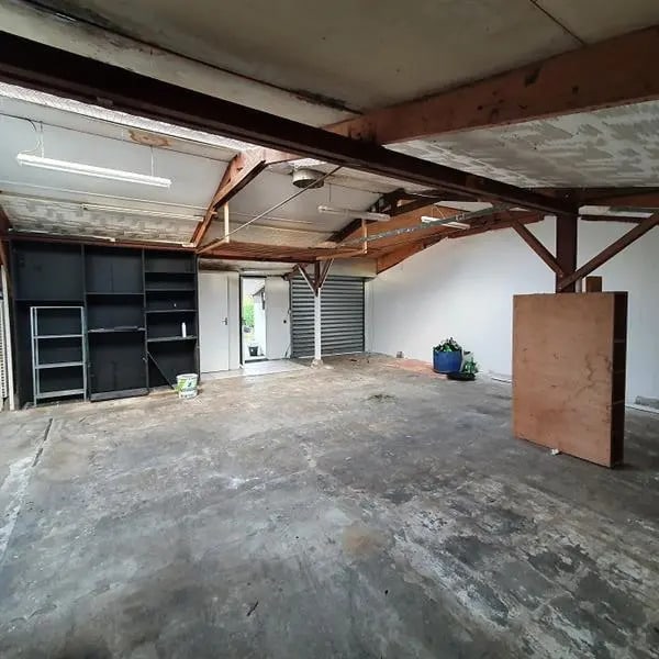 Plus de détails pour Local d'activités à louer