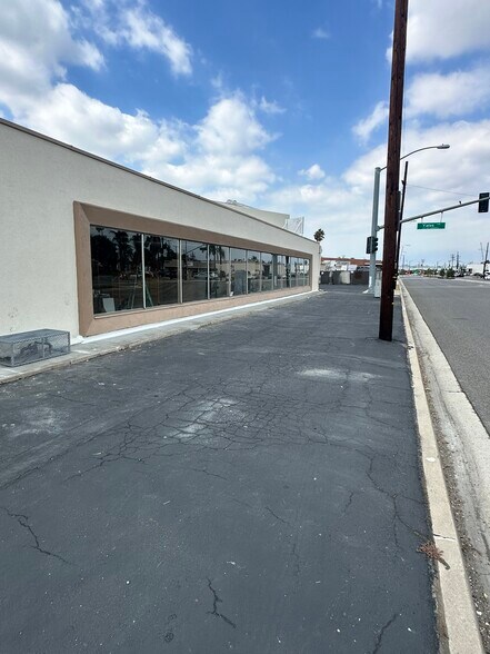 2501 Yates Ave, Commerce, CA à louer - Photo de l’immeuble – Image 3 sur 15