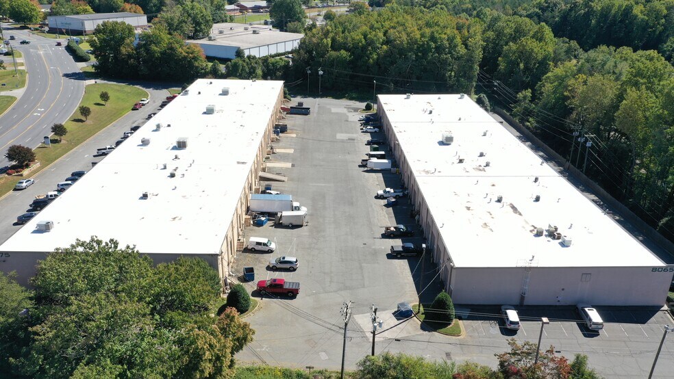 8065 North Point Blvd, Winston-Salem, NC à louer - Photo de l’immeuble – Image 3 sur 6