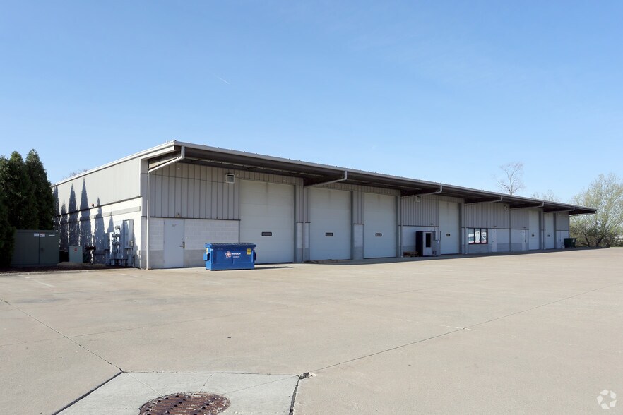 2557-2571 Center Rd, Hinckley, OH à louer - Photo de l’immeuble – Image 3 sur 19