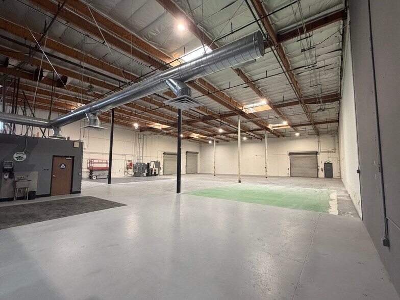 975 N Todd Ave, Azusa, CA à louer - Photo de l’immeuble – Image 2 sur 9