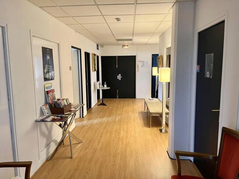 Bureau dans Chatou à vendre - Photo de l’immeuble – Image 3 sur 11