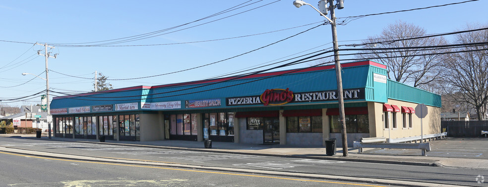 742-756 N Wellwood Ave, Lindenhurst, NY à louer - Photo principale – Image 1 sur 13