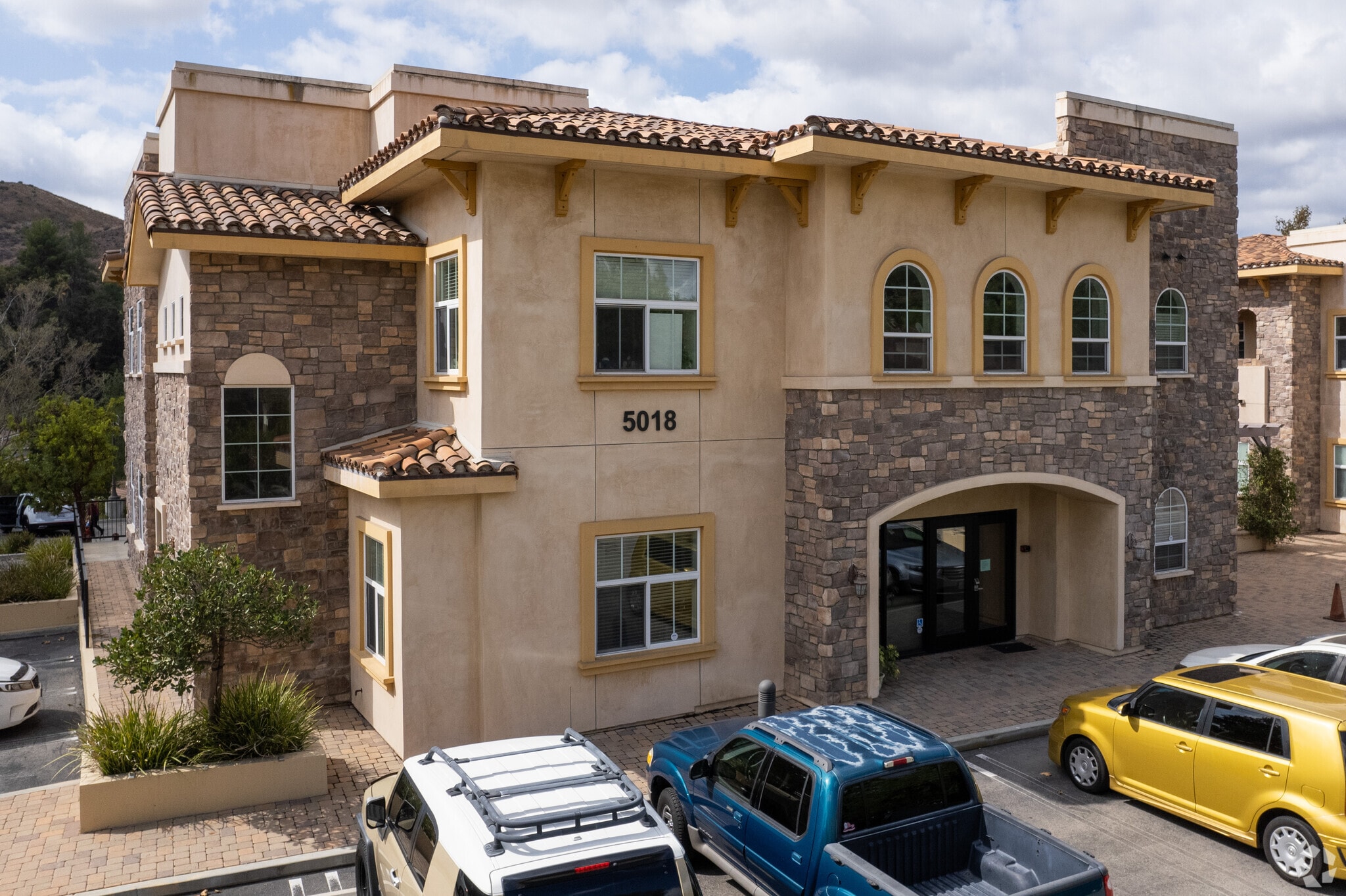 5018 Chesebro Rd, Agoura Hills, CA à vendre Photo de l’immeuble– Image 1 sur 13