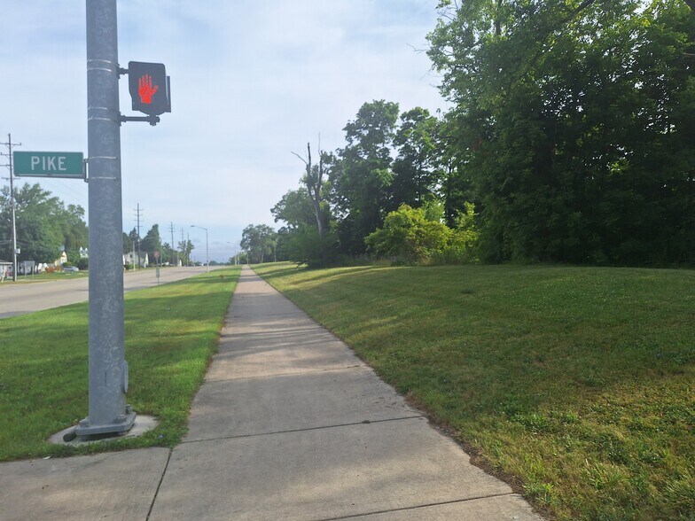 60 Martin Luther King Jr N Blvd, Pontiac, MI à vendre - Photo principale – Image 1 sur 5