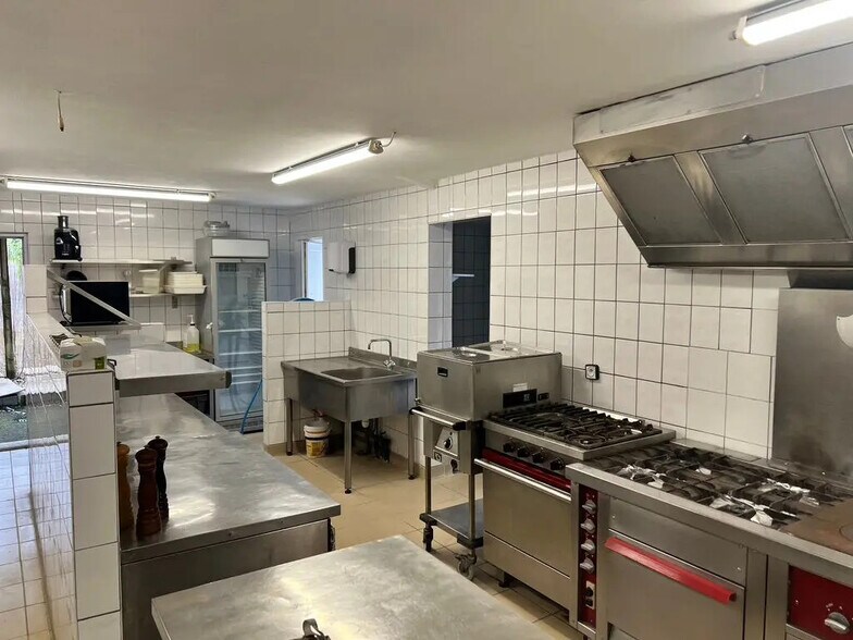 Local d’activités dans Vannes à louer - Photo de l’immeuble – Image 3 sur 4