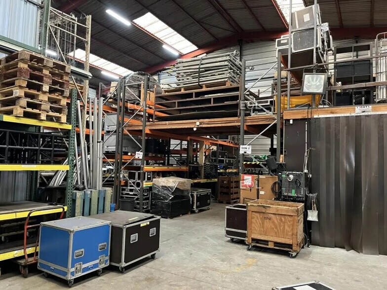 Local d’activités dans SAINT-OUEN-L'AUMONE à louer - Photo intérieure – Image 2 sur 9