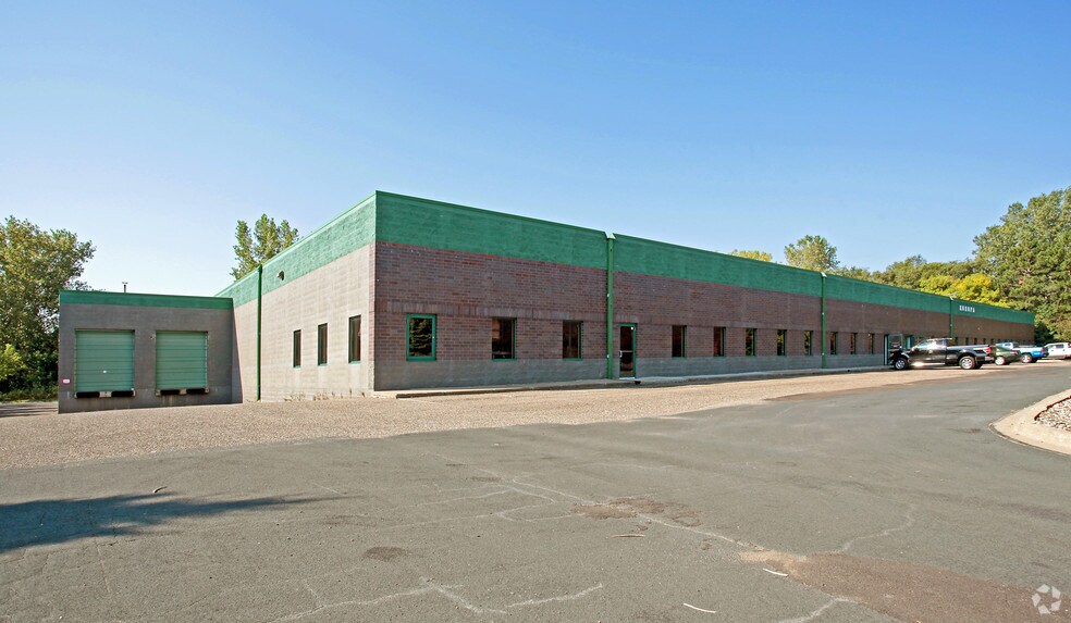 1360 E County Road E E, Vadnais Heights, MN à louer - Photo principale – Image 1 sur 16