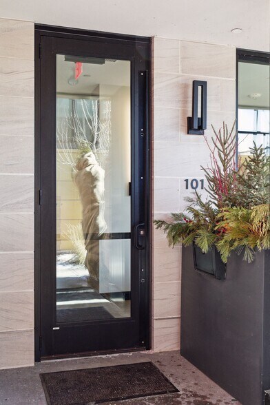 275 Lake St, Wayzata, MN à louer - Photo de l’immeuble – Image 2 sur 16