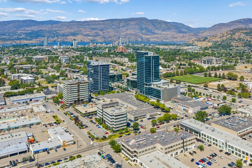 1700 Dickson Av, Kelowna, BC à louer - Aérien – Image 3 sur 25