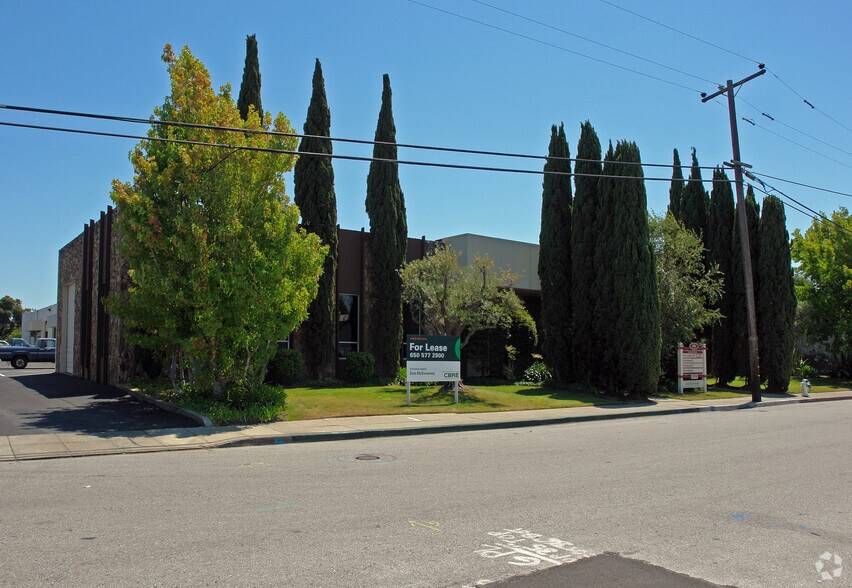 551 Taylor Way, San Carlos, CA à louer - Photo de l’immeuble – Image 1 sur 2