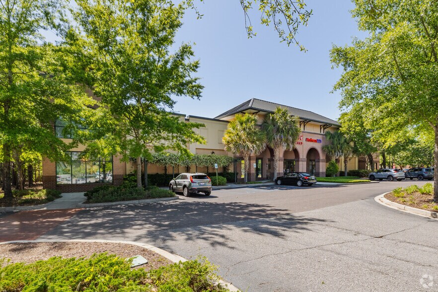 600 Long Point Rd, Mount Pleasant, SC à louer - Photo de l’immeuble – Image 2 sur 22