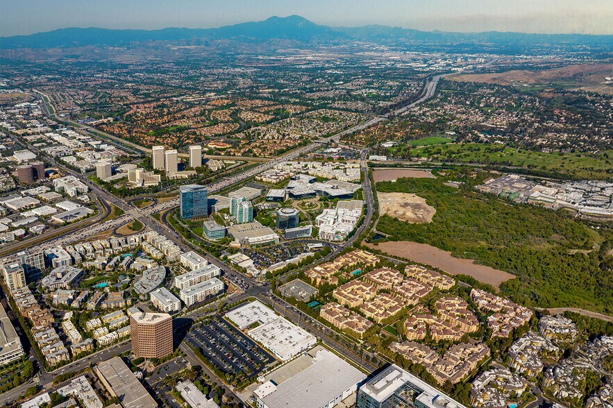 2722 Michelson Dr, Irvine, CA à vendre - Photo de l’immeuble – Image 3 sur 17