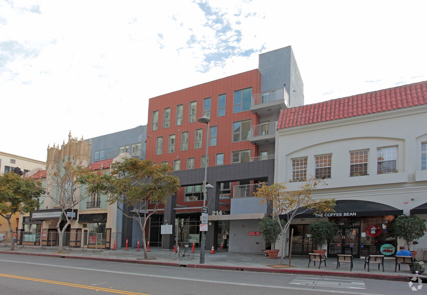 214 Santa Monica Blvd, Santa Monica, CA à louer - Photo principale – Image 1 sur 78