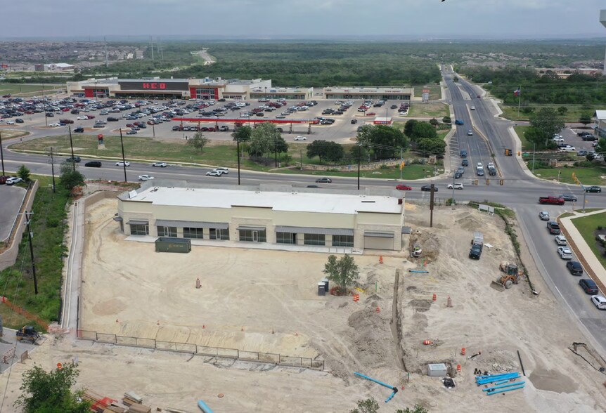 Potranco Road, San Antonio, TX à louer - Photo de l’immeuble – Image 1 sur 6