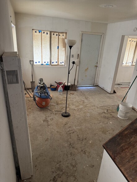 38652 9th St E, Palmdale, CA à vendre - Photo de l’immeuble – Image 2 sur 16
