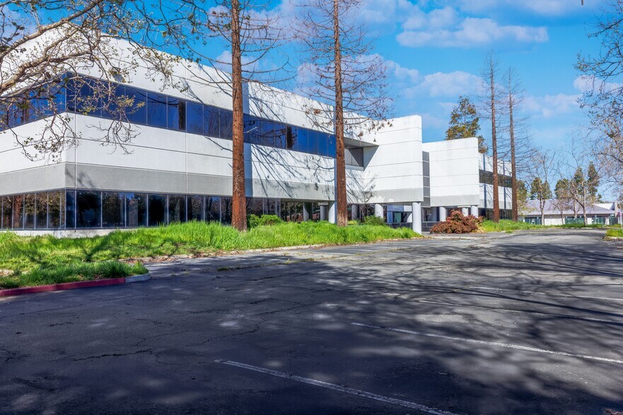 1851 McCarthy Blvd, Milpitas, CA à vendre - Photo de l’immeuble – Image 2 sur 10