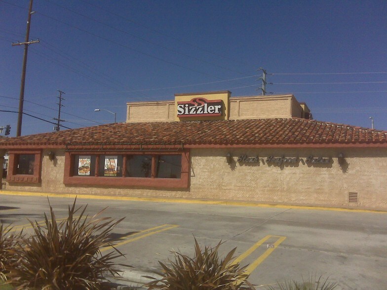 803-805 W Palmdale Blvd, Palmdale, CA à louer - Photo de l’immeuble – Image 2 sur 9